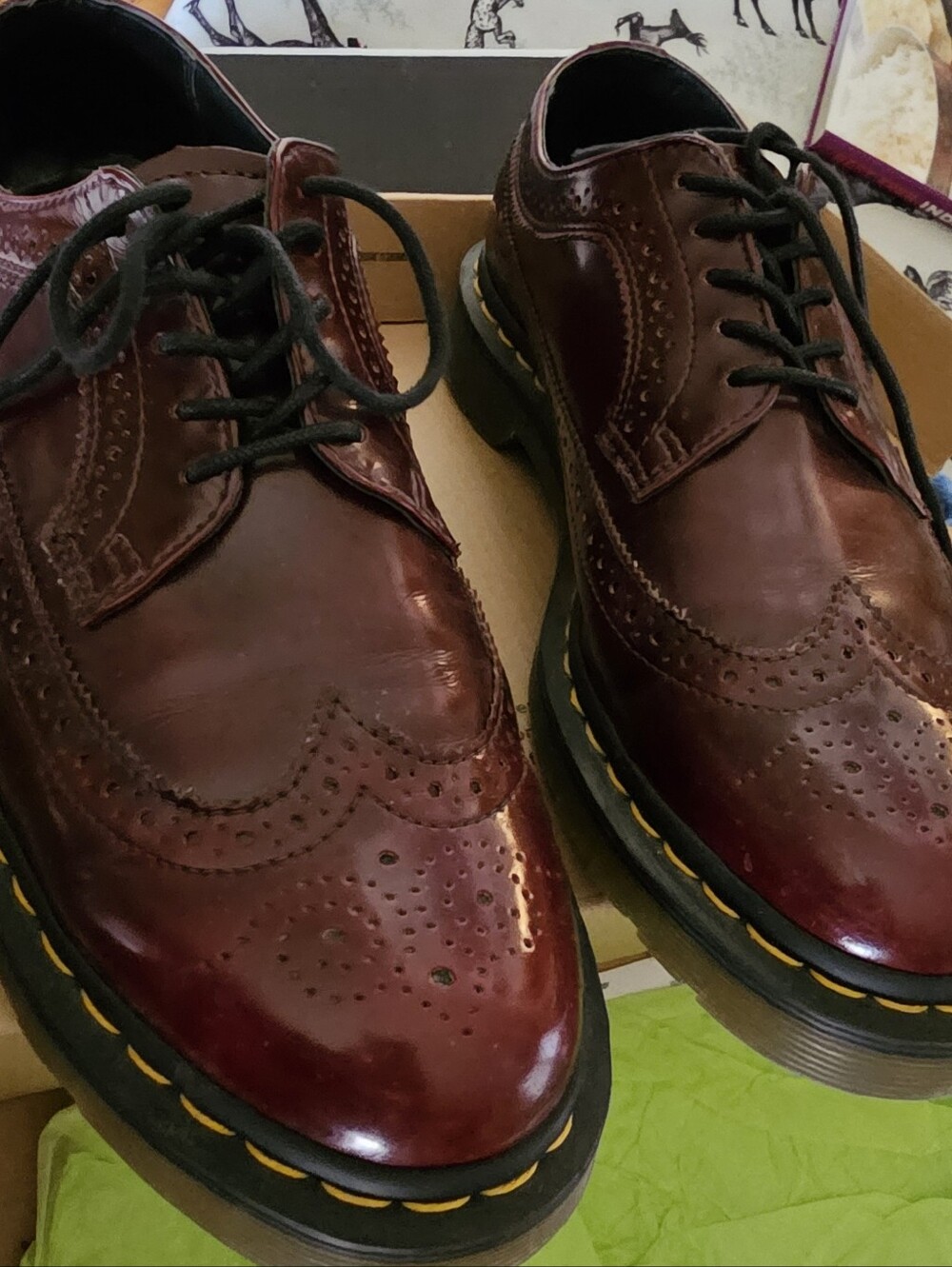 Dr. Martens Cambridge Brush Cherry Red Box Label